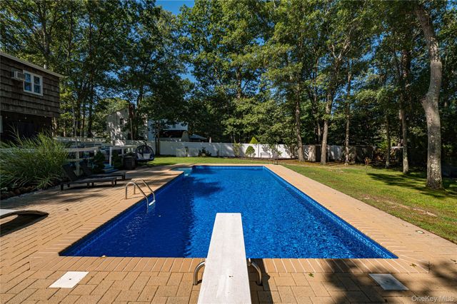 40 Golf Club Circle, Manorville, NY 11949