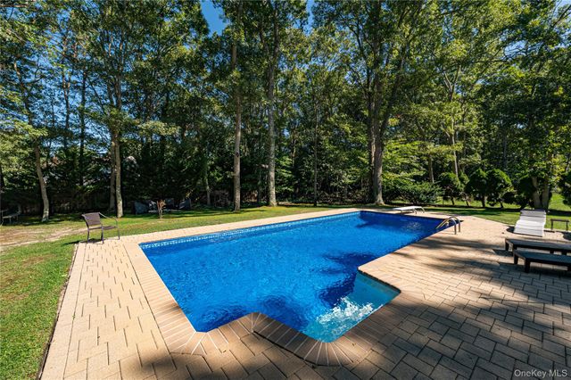 40 Golf Club Circle, Manorville, NY 11949