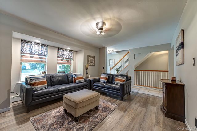 40 Golf Club Circle, Manorville, NY 11949