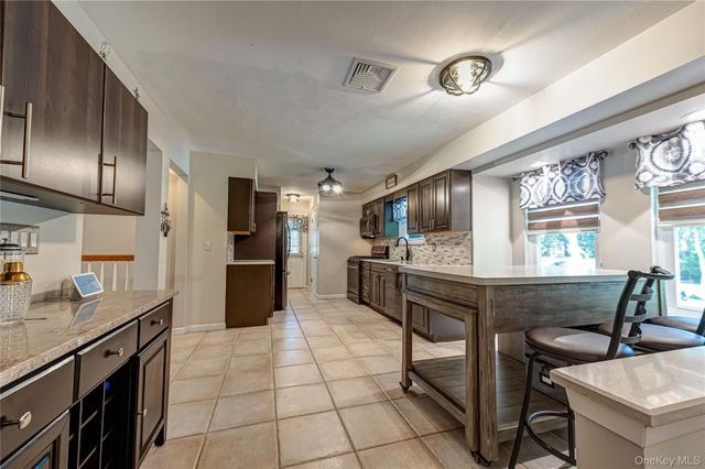 40 Golf Club Circle, Manorville, NY 11949