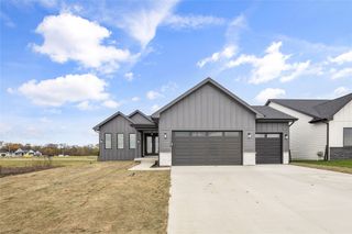 17339 Brookview Drive, Urbandale, IA 50323