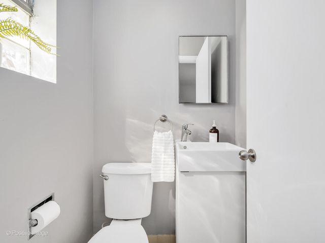 392 E Saint Charles Road, Elmhurst, IL 60126