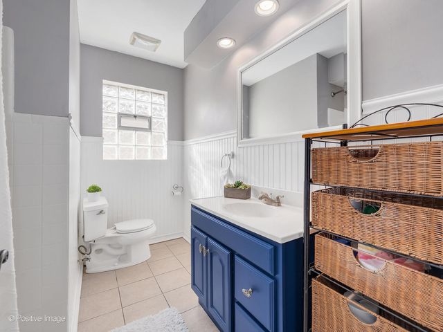 392 E Saint Charles Road, Elmhurst, IL 60126