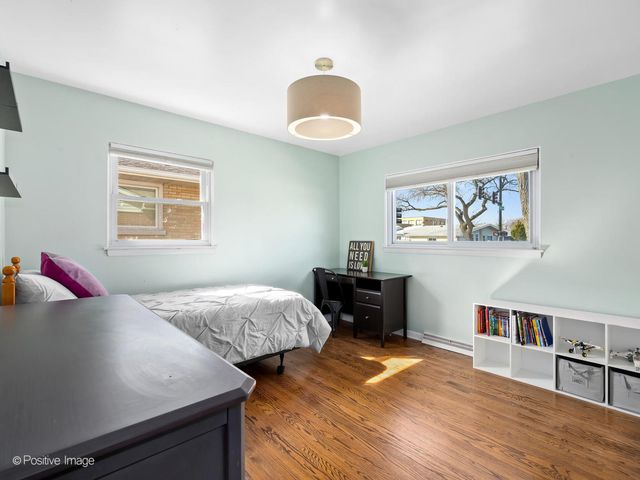 392 E Saint Charles Road, Elmhurst, IL 60126