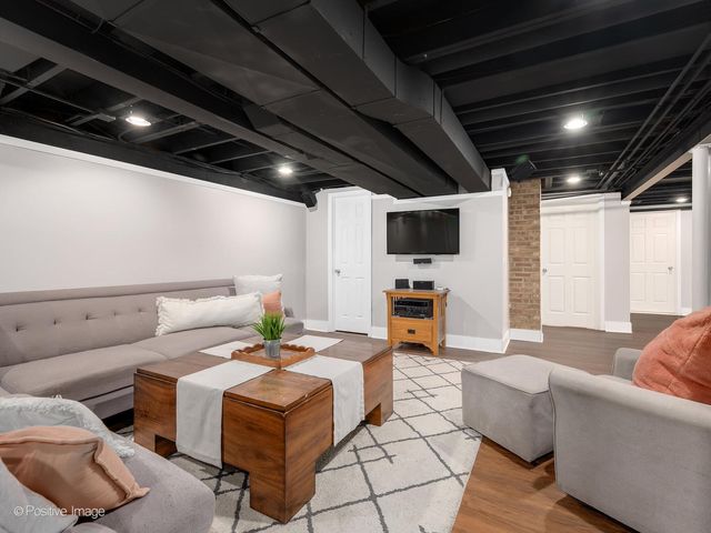 392 E Saint Charles Road, Elmhurst, IL 60126