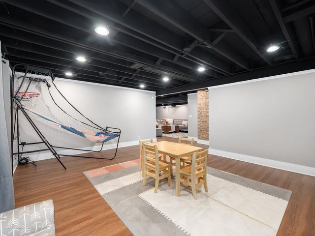 392 E Saint Charles Road, Elmhurst, IL 60126