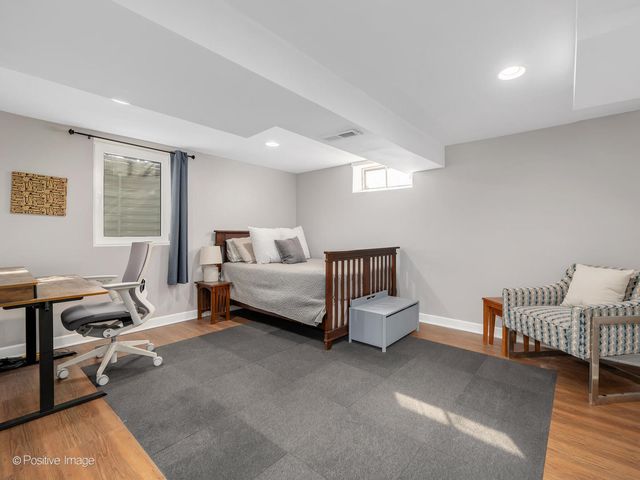 392 E Saint Charles Road, Elmhurst, IL 60126