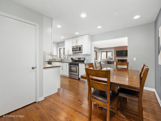 392 E Saint Charles Road, Elmhurst, IL 60126