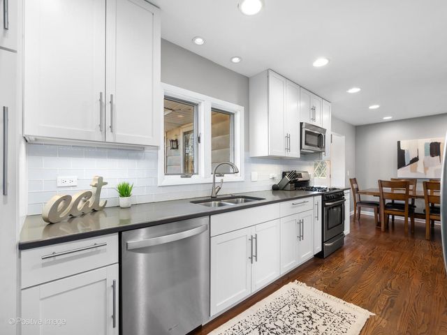 392 E Saint Charles Road, Elmhurst, IL 60126