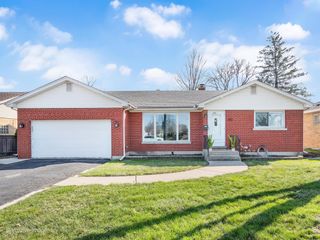 392 E Saint Charles Road, Elmhurst, IL 60126