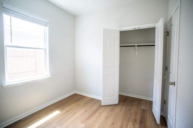 1174 Esplanade PKWY, San Marcos, TX 78666
