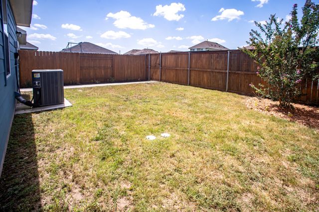 1174 Esplanade PKWY, San Marcos, TX 78666