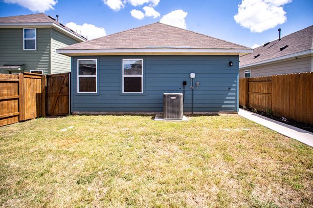 1174 Esplanade PKWY, San Marcos, TX 78666