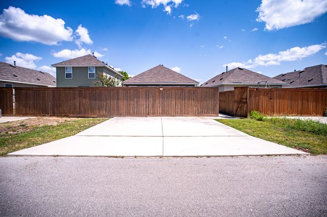 1174 Esplanade PKWY, San Marcos, TX 78666