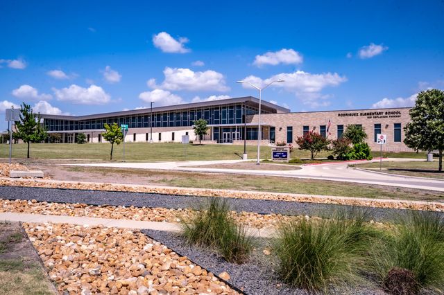 1174 Esplanade PKWY, San Marcos, TX 78666
