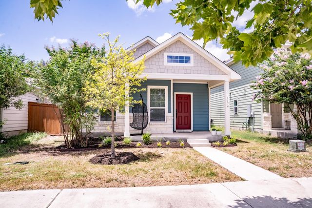 1174 Esplanade PKWY, San Marcos, TX 78666