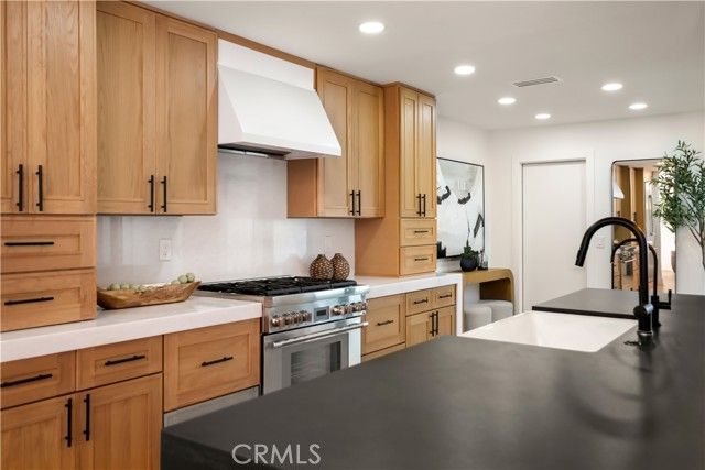 22 Rue Cannes, Newport Beach, CA 92660