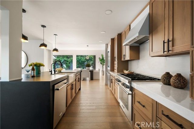 22 Rue Cannes, Newport Beach, CA 92660