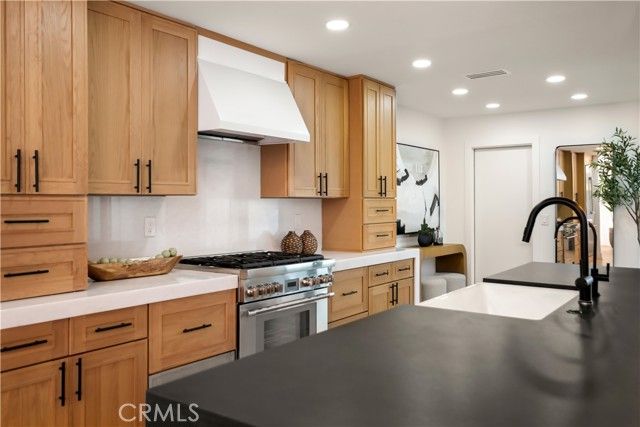 22 Rue Cannes, Newport Beach, CA 92660