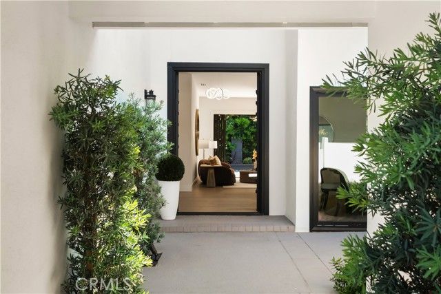 22 Rue Cannes, Newport Beach, CA 92660