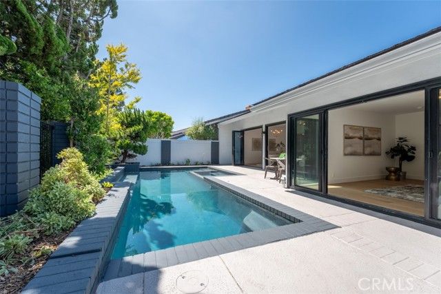 22 Rue Cannes, Newport Beach, CA 92660