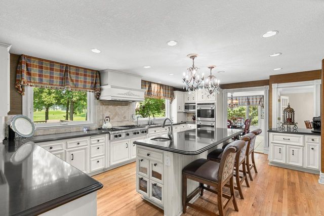 2890 Autumn Woods Drive, Chaska, MN 55318