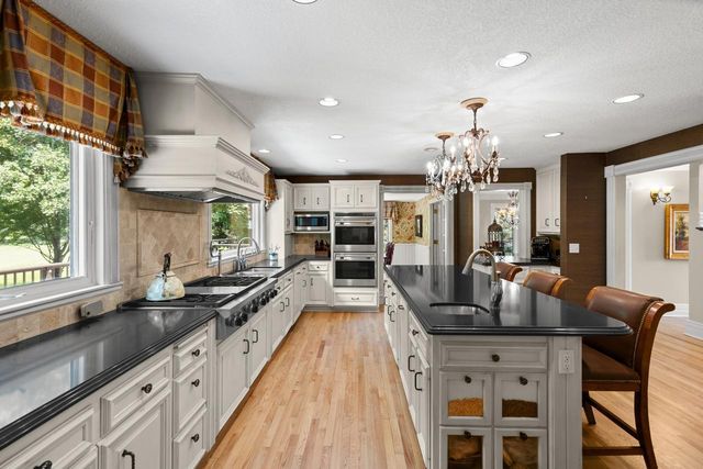 2890 Autumn Woods Drive, Chaska, MN 55318