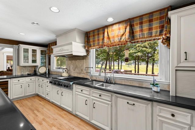 2890 Autumn Woods Drive, Chaska, MN 55318