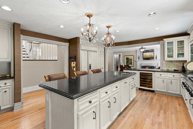 2890 Autumn Woods Drive, Chaska, MN 55318