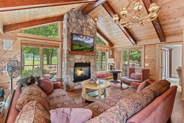 2890 Autumn Woods Drive, Chaska, MN 55318