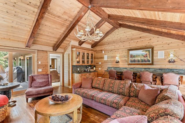 2890 Autumn Woods Drive, Chaska, MN 55318