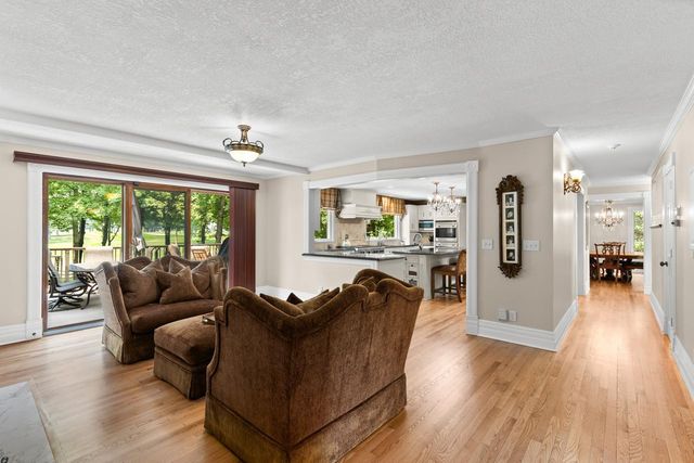 2890 Autumn Woods Drive, Chaska, MN 55318