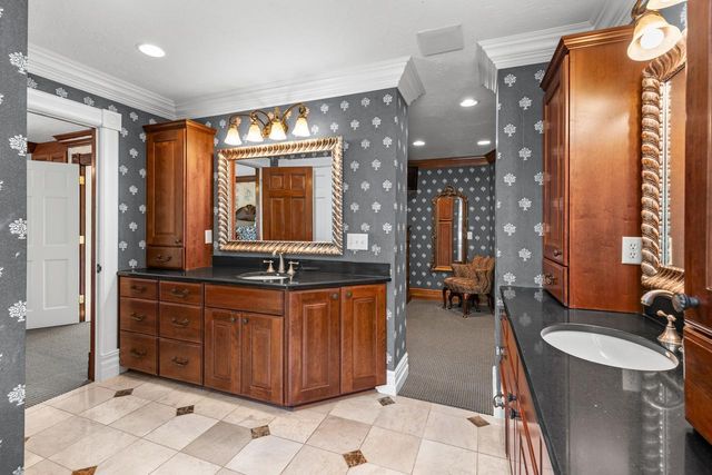 2890 Autumn Woods Drive, Chaska, MN 55318