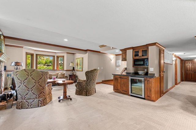 2890 Autumn Woods Drive, Chaska, MN 55318