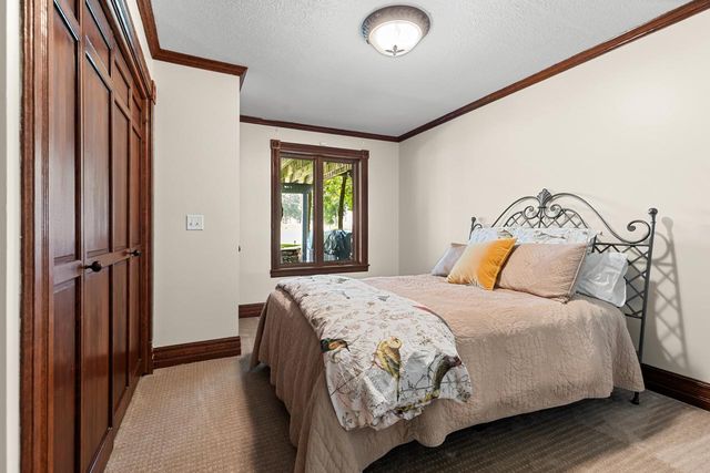 2890 Autumn Woods Drive, Chaska, MN 55318