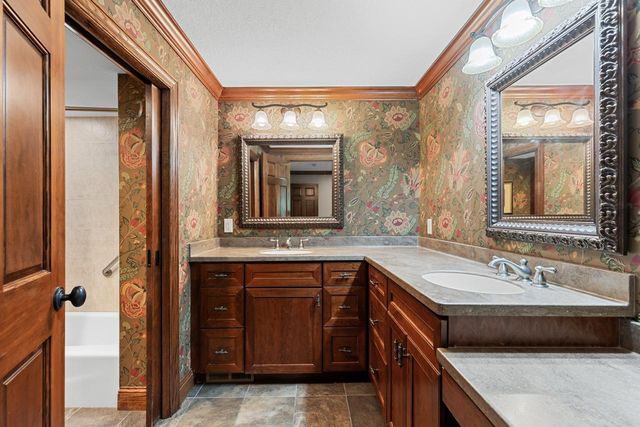 2890 Autumn Woods Drive, Chaska, MN 55318