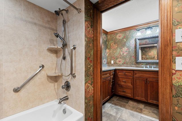 2890 Autumn Woods Drive, Chaska, MN 55318