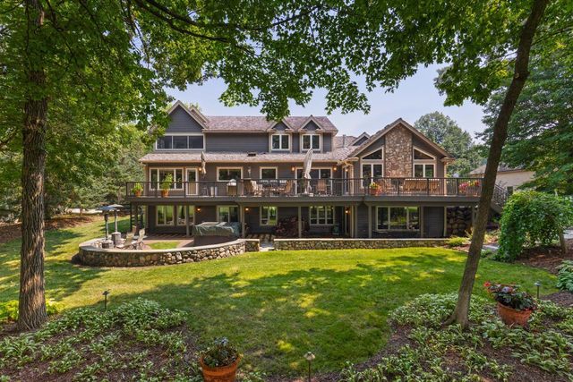 2890 Autumn Woods Drive, Chaska, MN 55318