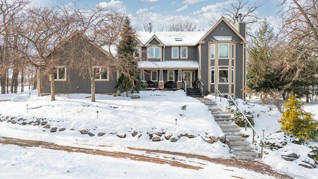 2890 Autumn Woods Drive, Chaska, MN 55318