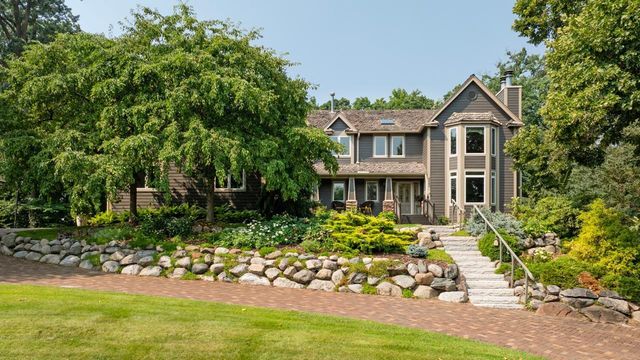 2890 Autumn Woods Drive, Chaska, MN 55318