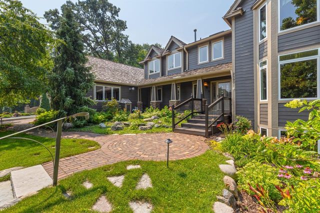 2890 Autumn Woods Drive, Chaska, MN 55318