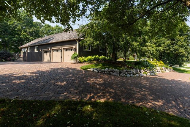 2890 Autumn Woods Drive, Chaska, MN 55318
