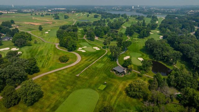 2890 Autumn Woods Drive, Chaska, MN 55318