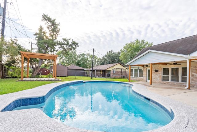 10455 Shell Rock Road, La Porte, TX 77571