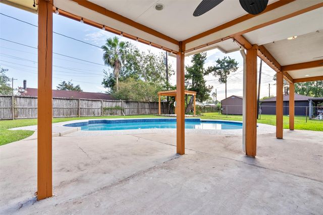 10455 Shell Rock Road, La Porte, TX 77571