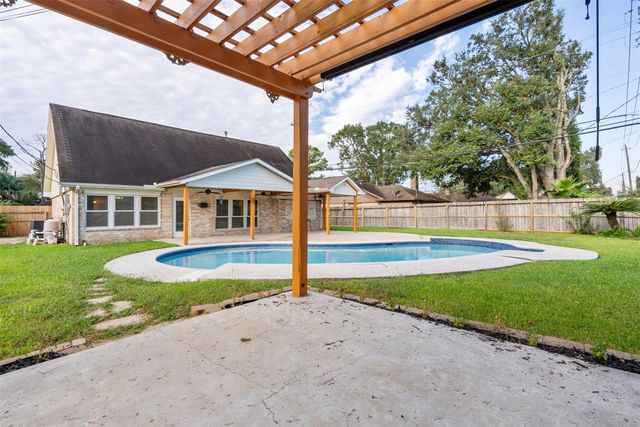 10455 Shell Rock Road, La Porte, TX 77571