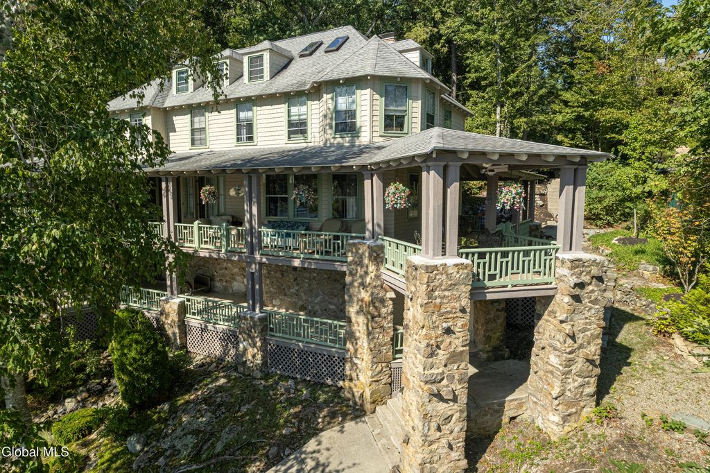 43 Paxton Road, Lake George, NY 12845