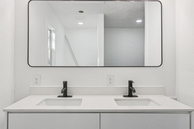 385 Alta Vista DR, Bastrop, TX 78602