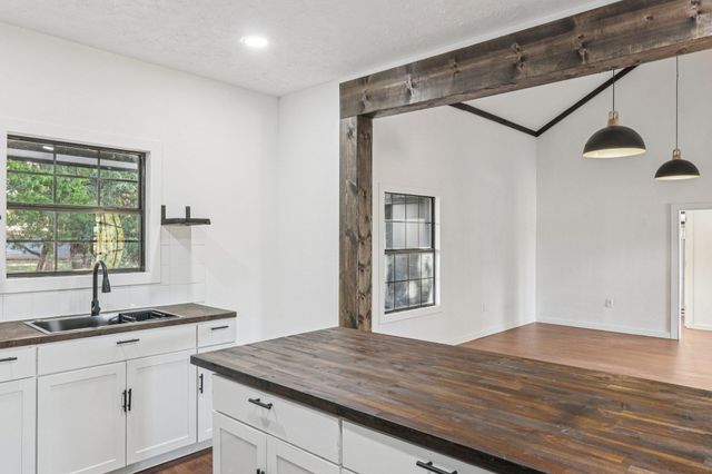 385 Alta Vista DR, Bastrop, TX 78602