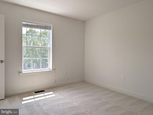 68 AUTUMN LN, Skillman, NJ 08558